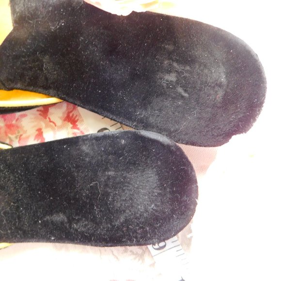 Vintage Black Velvet Mules With a Gold Flower - Picture 6 of 7